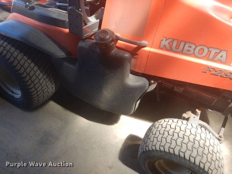 image for item HE9706 Kubota F2880  lawn mower