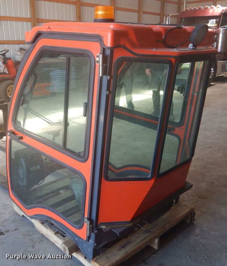 image for item HE9706 Kubota F2880  lawn mower