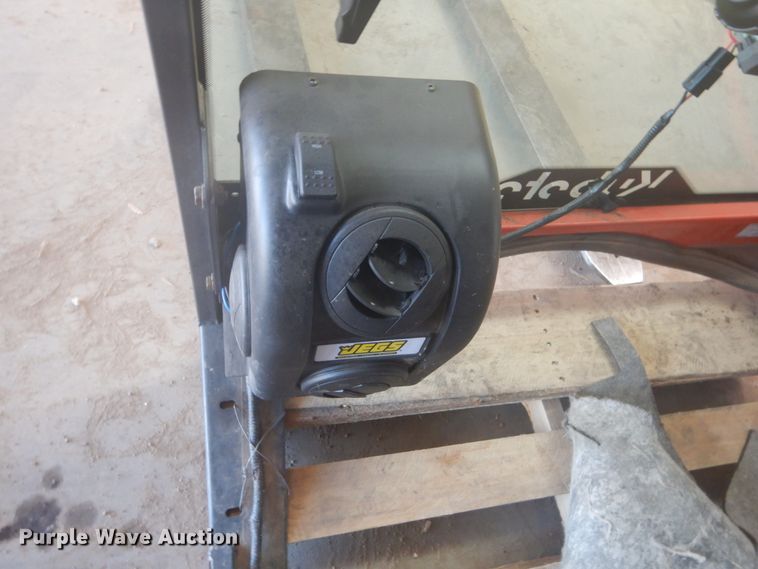 image for item HE9706 Kubota F2880  lawn mower