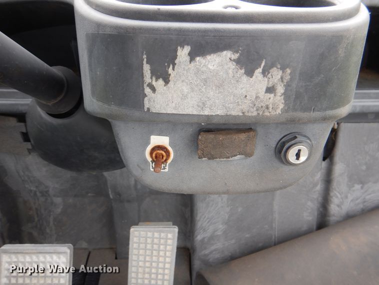 image for item HL9408 2010 Yamaha YDRE3  golf cart