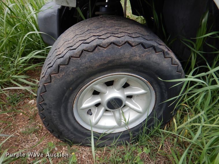 image for item HL9408 2010 Yamaha YDRE3  golf cart