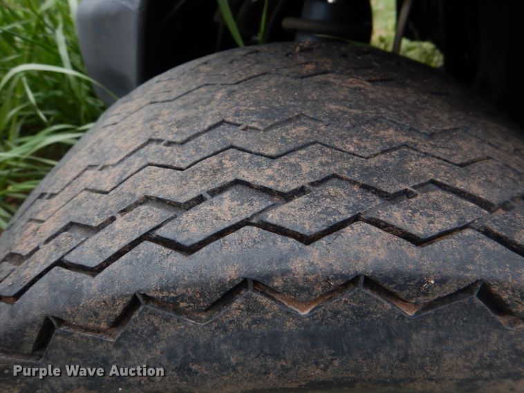 image for item HL9408 2010 Yamaha YDRE3  golf cart