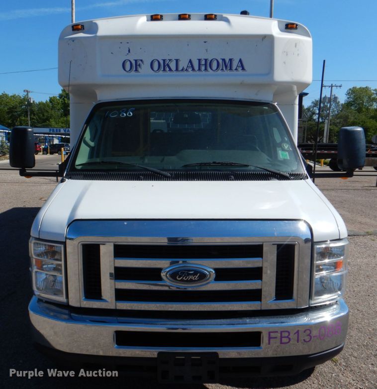 image for item HL9452 2013 Ford E450 Super Duty  shuttle bus