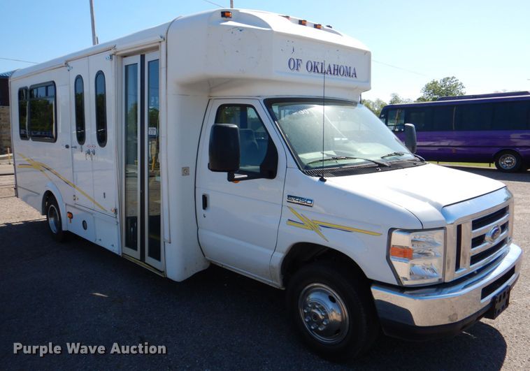 image for item HL9452 2013 Ford E450 Super Duty  shuttle bus