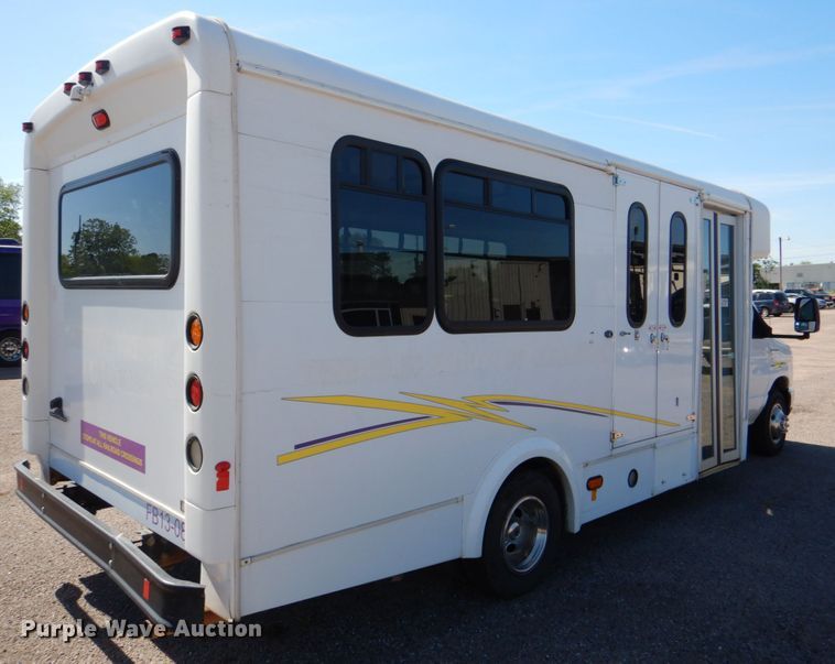 image for item HL9452 2013 Ford E450 Super Duty  shuttle bus