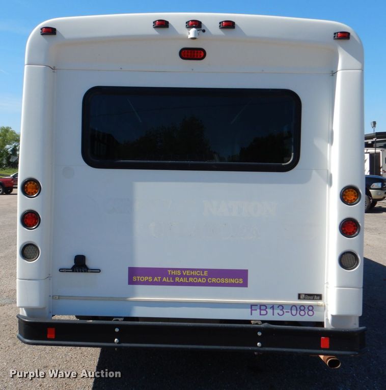 image for item HL9452 2013 Ford E450 Super Duty  shuttle bus