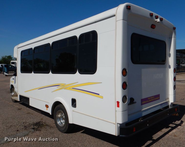 image for item HL9452 2013 Ford E450 Super Duty  shuttle bus