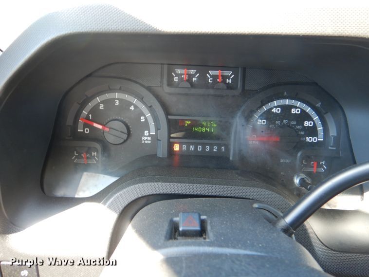 image for item HL9452 2013 Ford E450 Super Duty  shuttle bus