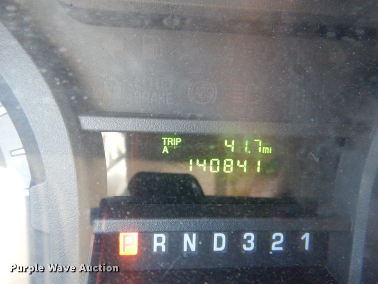 image for item HL9452 2013 Ford E450 Super Duty  shuttle bus