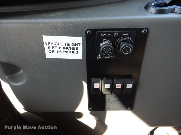 image for item HL9452 2013 Ford E450 Super Duty  shuttle bus