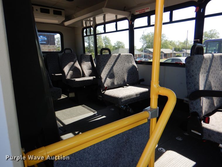 image for item HL9452 2013 Ford E450 Super Duty  shuttle bus