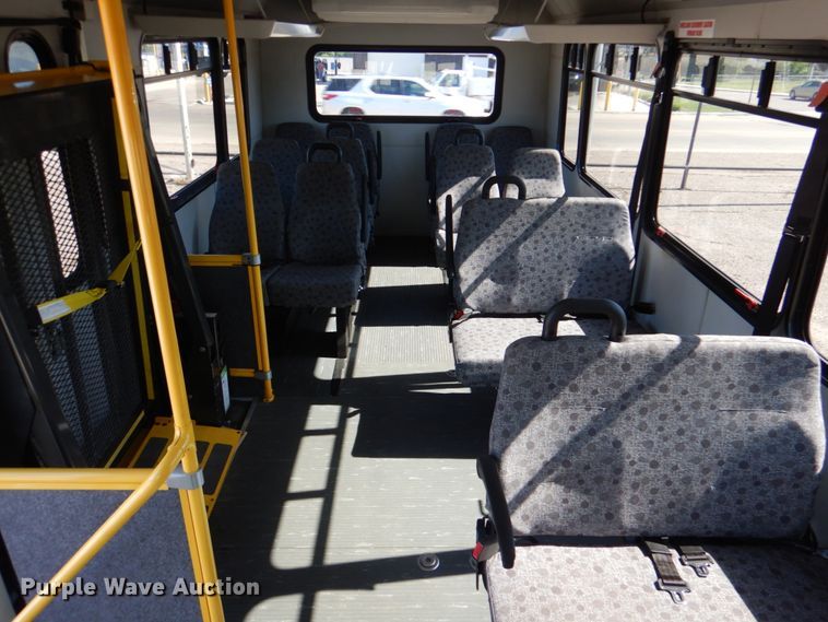 image for item HL9452 2013 Ford E450 Super Duty  shuttle bus