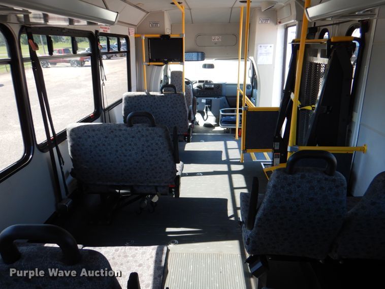 image for item HL9452 2013 Ford E450 Super Duty  shuttle bus