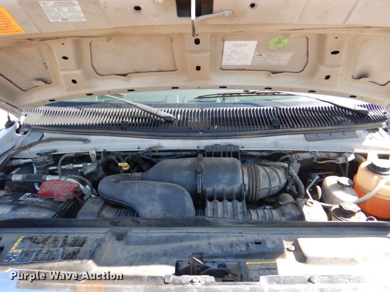 image for item HL9452 2013 Ford E450 Super Duty  shuttle bus