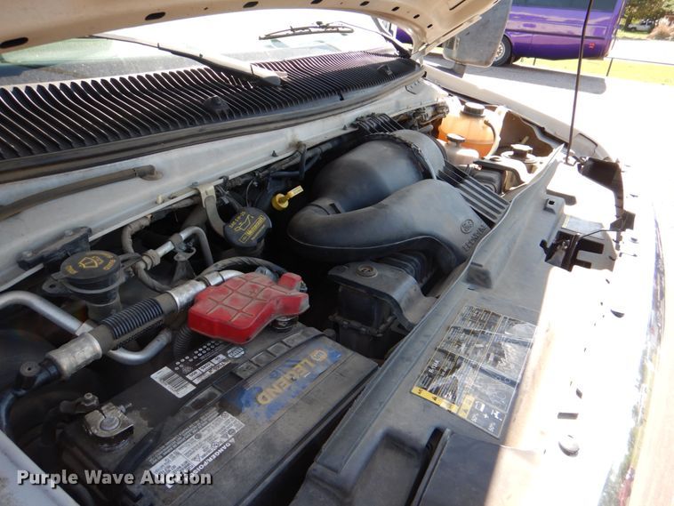 image for item HL9452 2013 Ford E450 Super Duty  shuttle bus