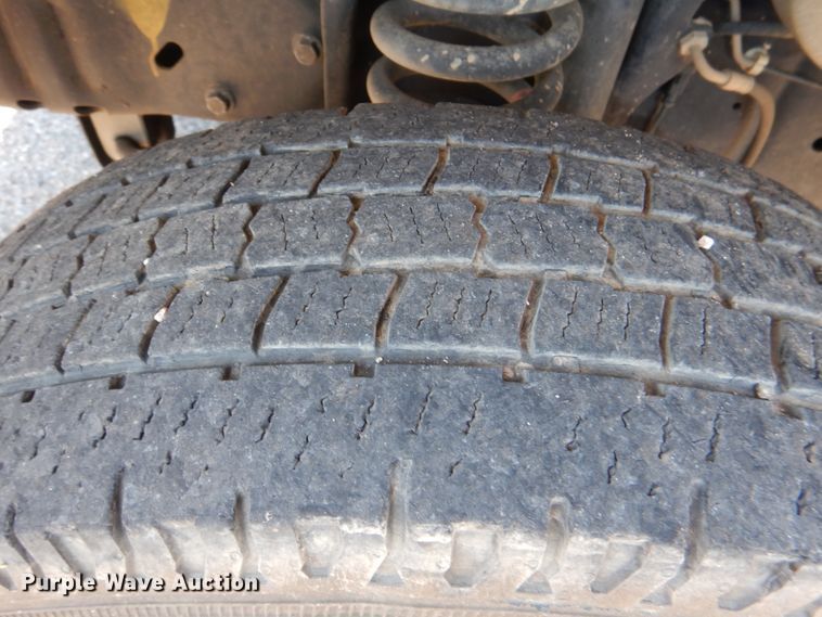 image for item HL9452 2013 Ford E450 Super Duty  shuttle bus