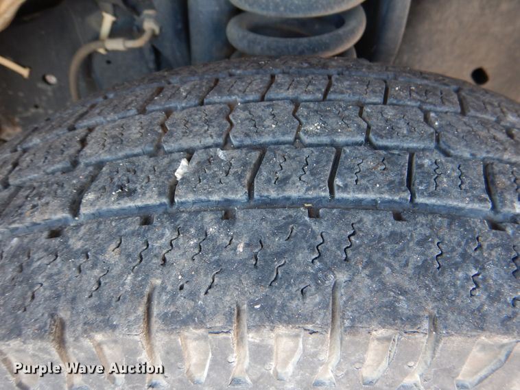 image for item HL9452 2013 Ford E450 Super Duty  shuttle bus