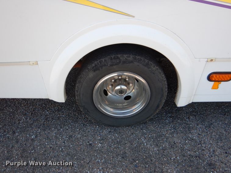 image for item HL9452 2013 Ford E450 Super Duty  shuttle bus