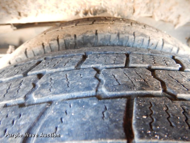 image for item HL9452 2013 Ford E450 Super Duty  shuttle bus