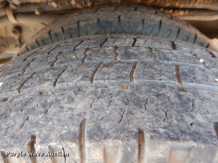 image for item HL9452 2013 Ford E450 Super Duty  shuttle bus