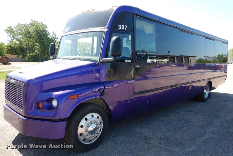 image for item HL9453 2006 Freightliner M1035  shuttle bus