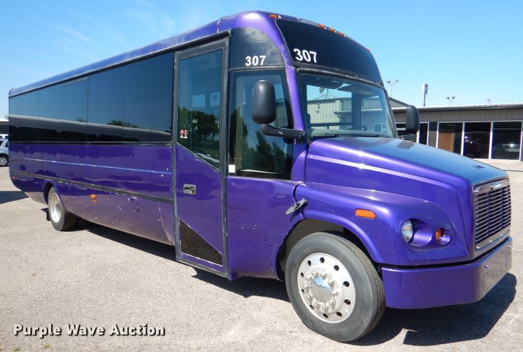 image for item HL9453 2006 Freightliner M1035  shuttle bus