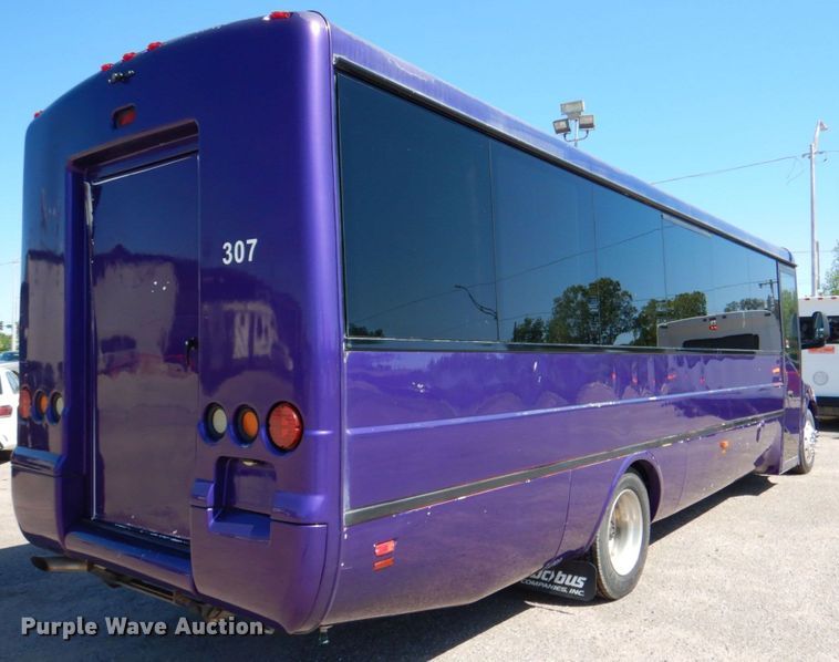 image for item HL9453 2006 Freightliner M1035  shuttle bus