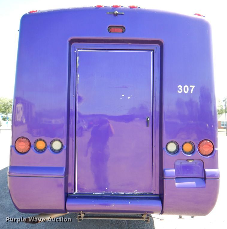 image for item HL9453 2006 Freightliner M1035  shuttle bus