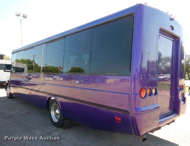 image for item HL9453 2006 Freightliner M1035  shuttle bus