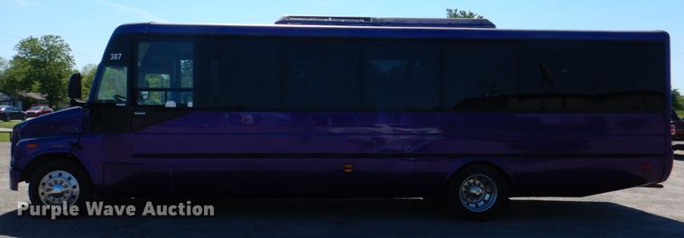 image for item HL9453 2006 Freightliner M1035  shuttle bus