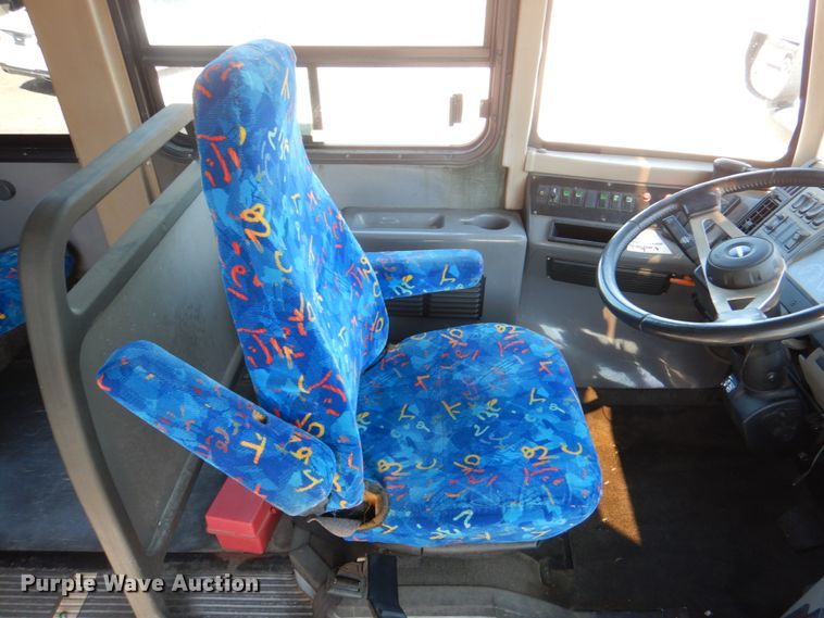 image for item HL9453 2006 Freightliner M1035  shuttle bus