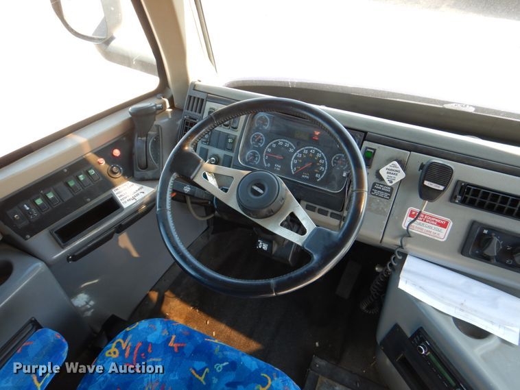 image for item HL9453 2006 Freightliner M1035  shuttle bus