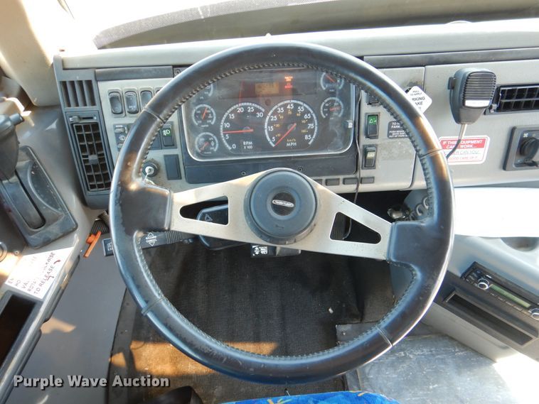 image for item HL9453 2006 Freightliner M1035  shuttle bus