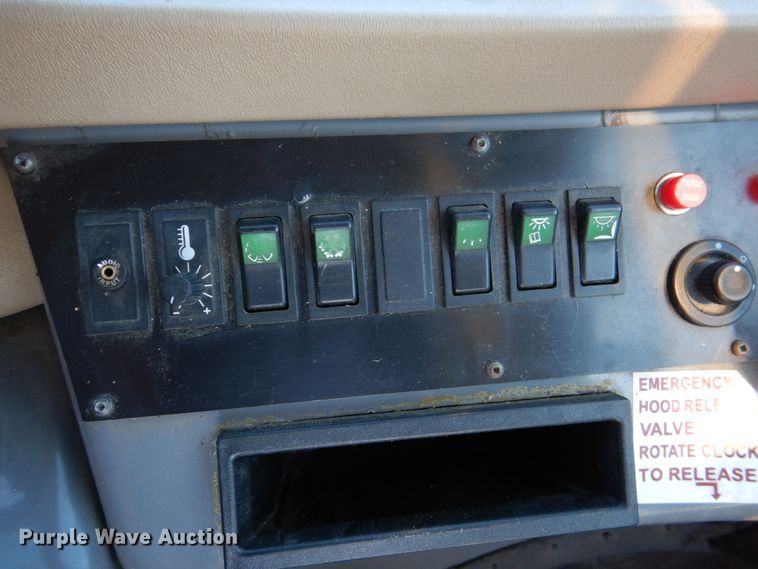 image for item HL9453 2006 Freightliner M1035  shuttle bus