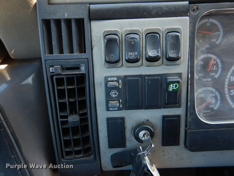 image for item HL9453 2006 Freightliner M1035  shuttle bus