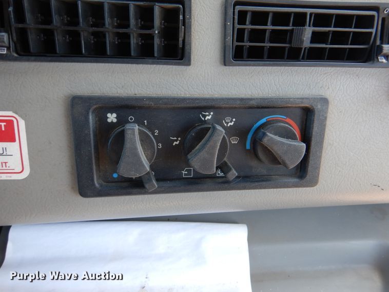 image for item HL9453 2006 Freightliner M1035  shuttle bus