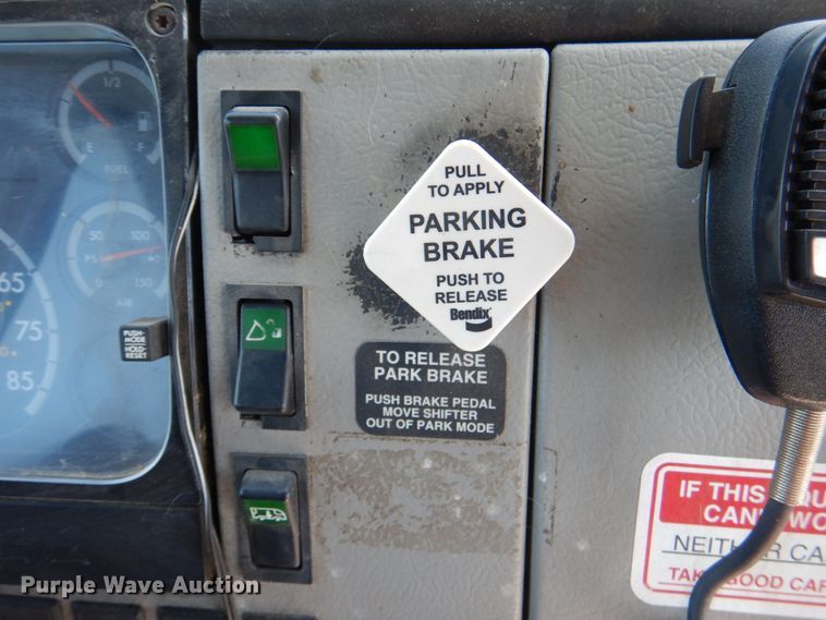 image for item HL9453 2006 Freightliner M1035  shuttle bus