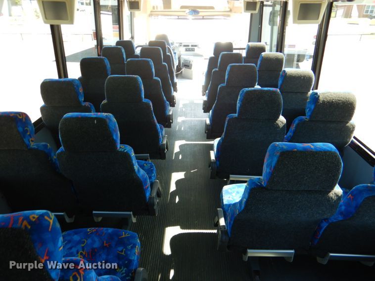 image for item HL9453 2006 Freightliner M1035  shuttle bus