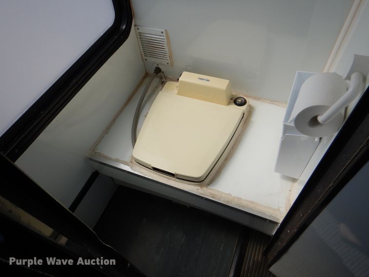 image for item HL9453 2006 Freightliner M1035  shuttle bus