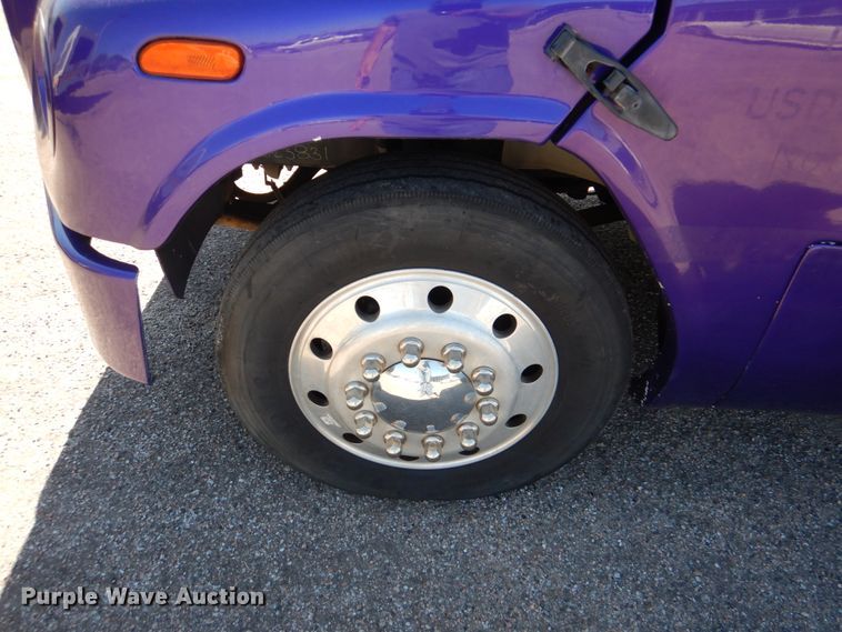 image for item HL9453 2006 Freightliner M1035  shuttle bus