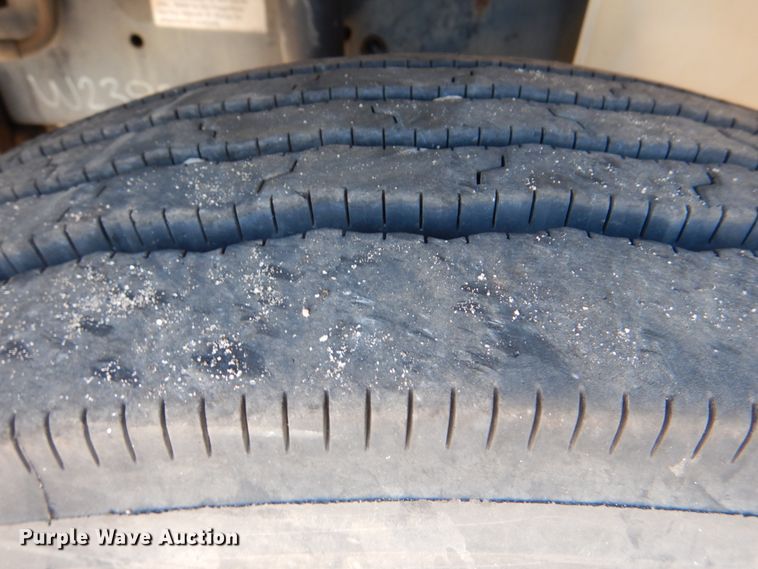 image for item HL9453 2006 Freightliner M1035  shuttle bus