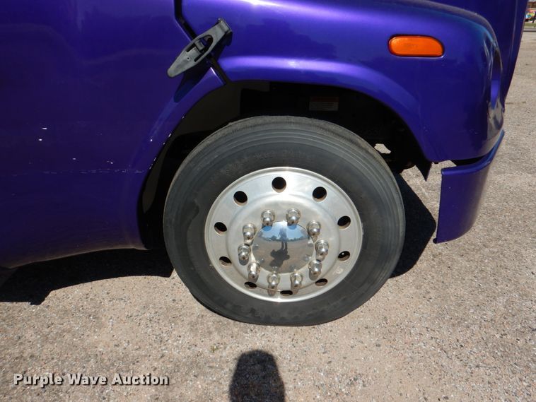 image for item HL9453 2006 Freightliner M1035  shuttle bus