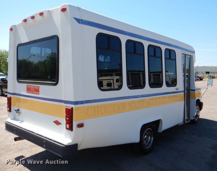 image for item HL9455 2004 Chevrolet Express G3500  shuttle bus