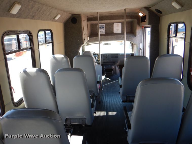 image for item HL9455 2004 Chevrolet Express G3500  shuttle bus