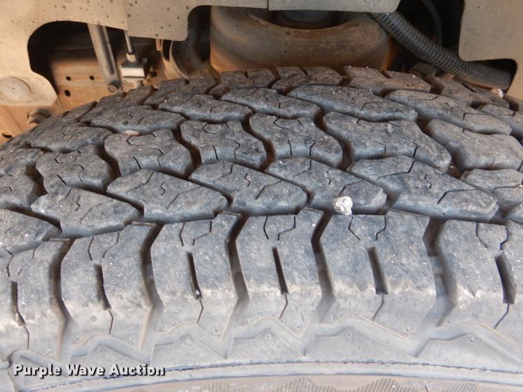 image for item HL9455 2004 Chevrolet Express G3500  shuttle bus