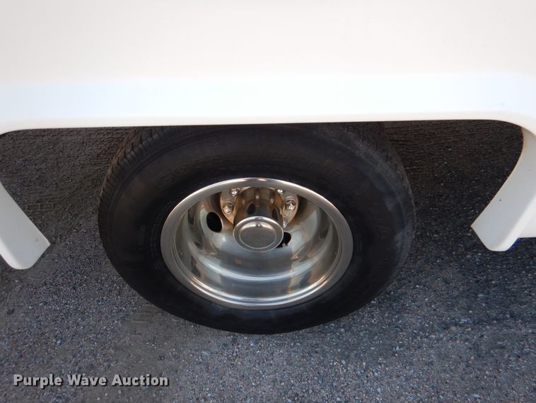 image for item HL9455 2004 Chevrolet Express G3500  shuttle bus