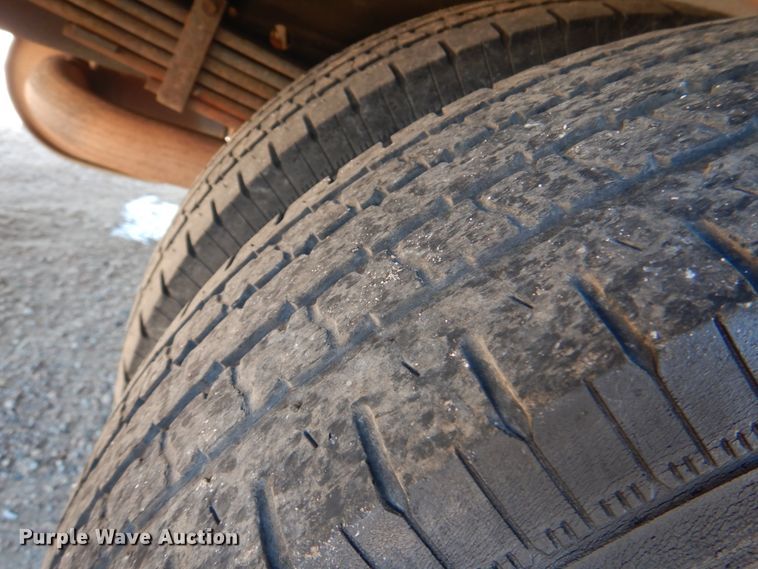 image for item HL9455 2004 Chevrolet Express G3500  shuttle bus