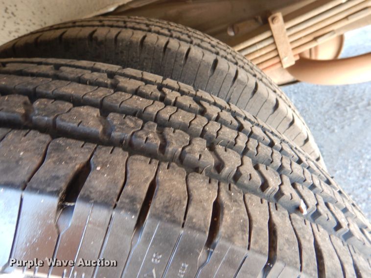 image for item HL9455 2004 Chevrolet Express G3500  shuttle bus