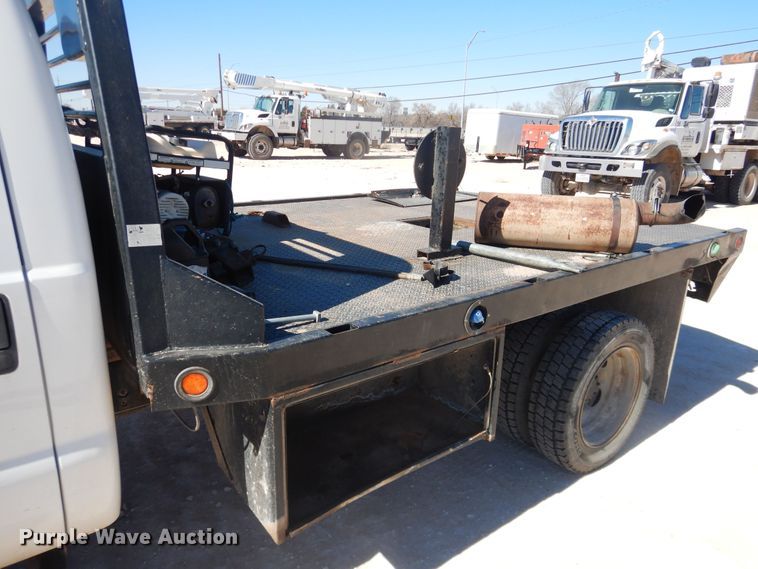 image for item HL9599 2015 Ford F550  flatbed truck