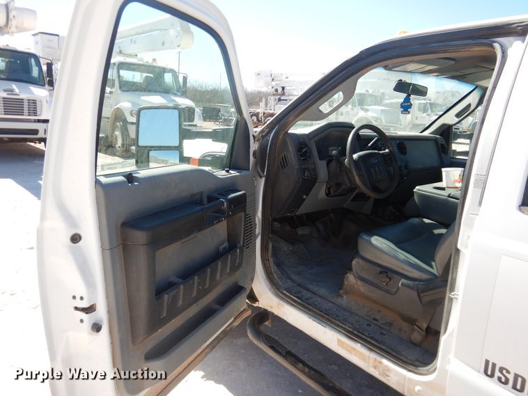 image for item HL9599 2015 Ford F550  flatbed truck